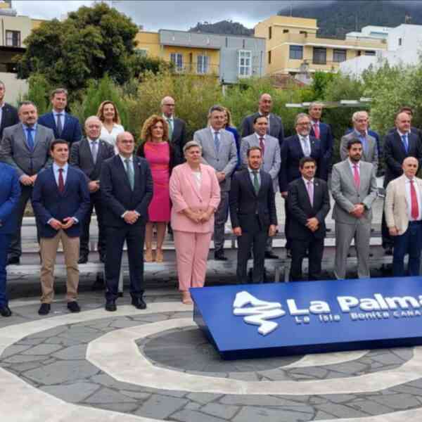 Celebran la Comisión de Diputaciones Provinciales, Cabildos y Consejos Insulares en la isla de la Palma