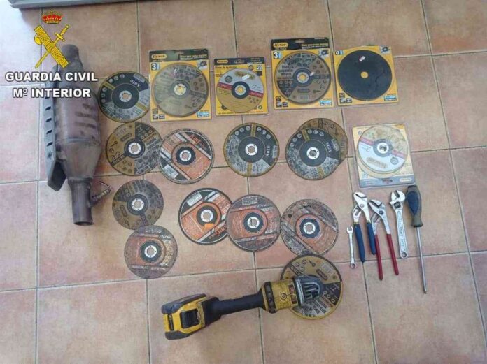 Detenidas-cuatro-personas-por-14-delitos-de-hurto-de-catalizadores.jpg
