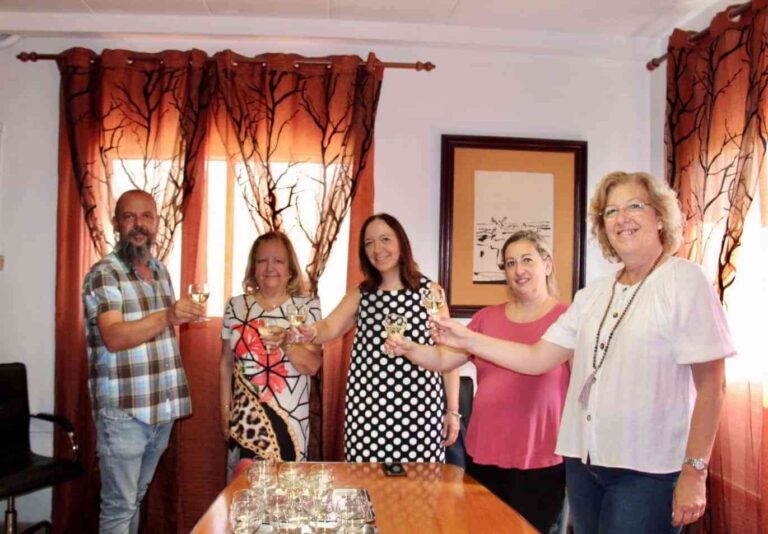 La alcaldesa de Alcázar, la Directora General de Alimentación y la delegada provincial de Agricultura, entregan el premio Gran Selección Campo y Alma Plata a  Quesos Gregorio Díaz-Miguel