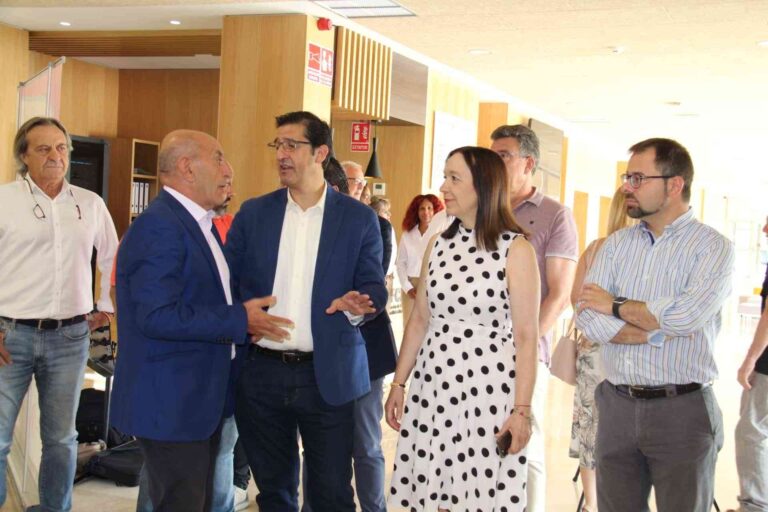 La alcaldesa y el presidente de la Diputación de Ciudad Real visitan la Residencia de Deportistas de la Federación de Fútbol de Castilla-La Mancha
