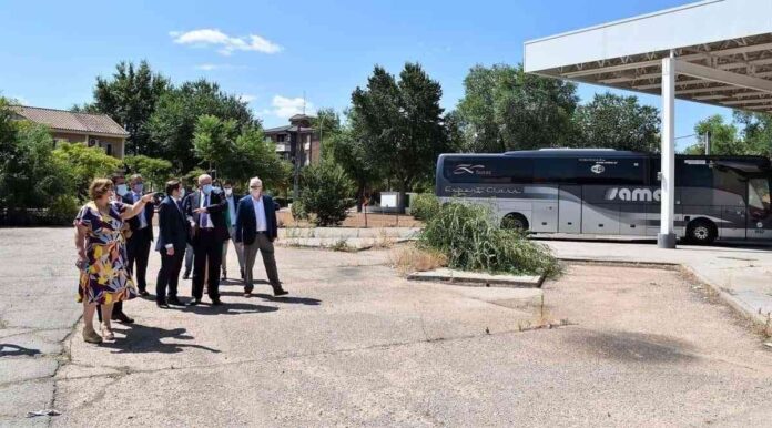 Junta-firma-el-contrato-para-remodelar-la-estacion-de-autobuses.jpg