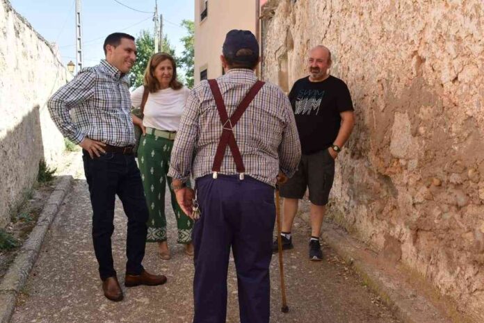 martinez-chana-visita-san-pedro-palmiches-cuenca.jpg