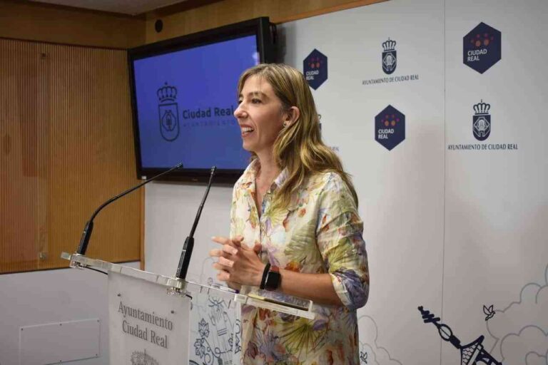 El Ayuntamiento de Ciudad Real aplicará una reducción del 50 por ciento en los abonos del transporte urbano colectivo en 2023, adecuará una zona para autocaravanas junto al Parque de Gasset e inicia el proyecto de peatonalización sostenible de varias call