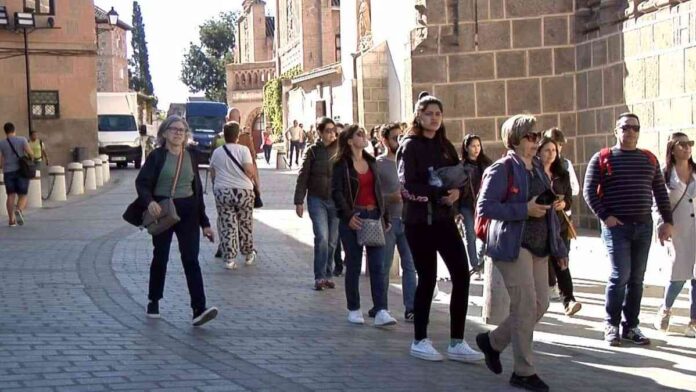 VIDEO-Calle-Reyes-Catolicos-de-Toledo-estrena-su-remodelacion-un.jpg