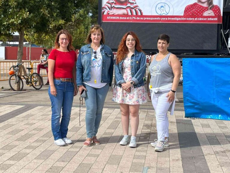 Cientos de niños con sus familias participaron en la Carrera de Bicis a favor de AFANION