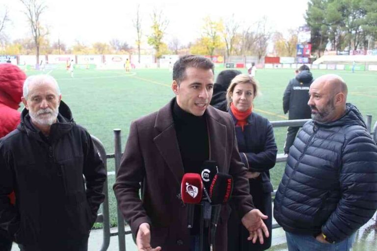 El Director General de Juventud y Deportes visita a la Selección de C-LM Femenina en el Campeonato Nacional de Selecciones Autonómicas de Fútbol