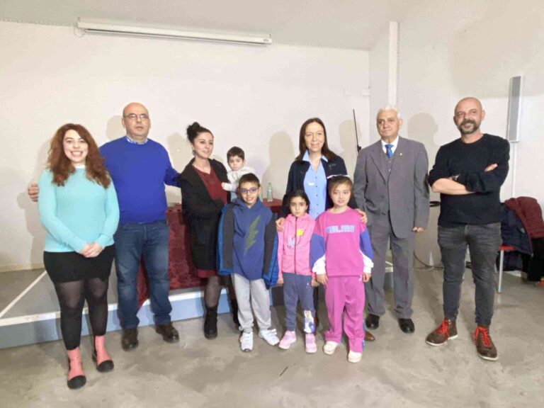 Miguel Ángel Gómez-Chacón, ganador de la cesta de navidad de la Hermandad del Santo Entierro