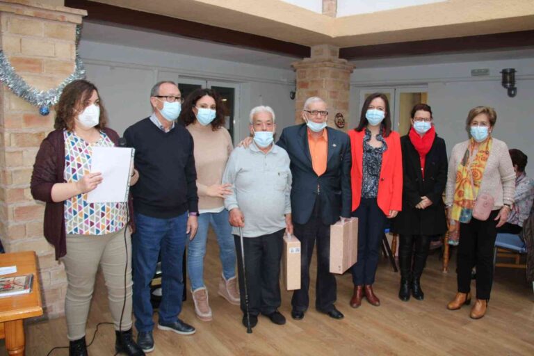 La alcaldesa de Alcázar clausura la programación de Navidad y Carnaval del Centro de Mayores