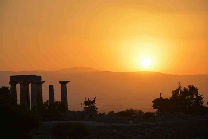 atardecer en corinto grecia