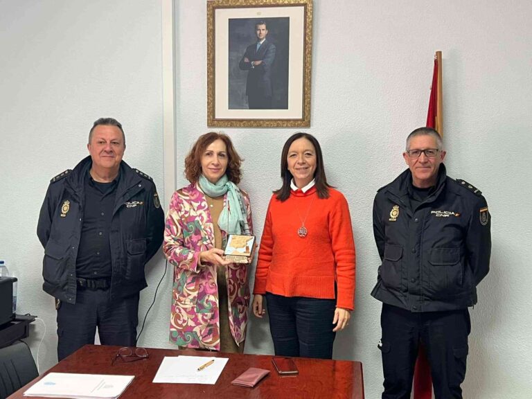 Nueva visita de la subdelegada del Gobierno y la alcaldesa de Alcázar de San Juan a la IV Compañía de la Guardia Civil y a la Comisaría de la Policía Nacional
