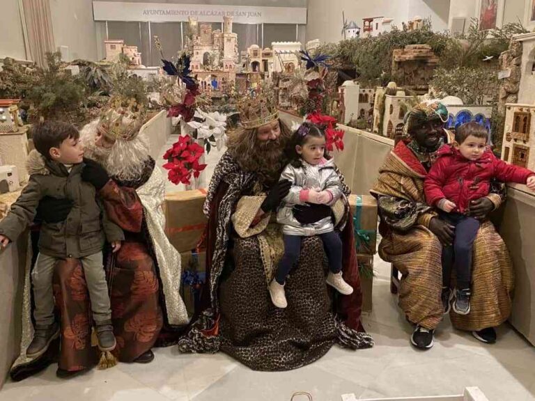 Los Reyes Magos regalan ilusión por todos los rincones de Alcázar de San Juan
