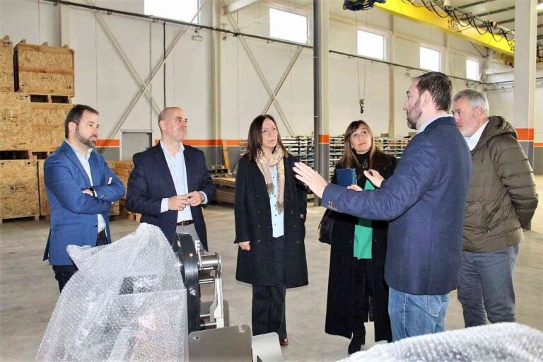 La alcaldesa de Alcázar y el Director General de Empresas de Castilla-La Mancha conocen el proyecto de expansión de la empresa Andher