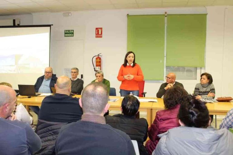 Rosa Melchor Comparte los Proyectos que Mejorarán La Pradera con los Vecinos