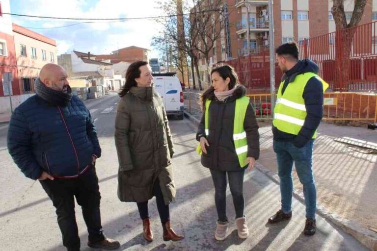 En marcha las obras de renovación del acerado de la calle Tomás Tapia