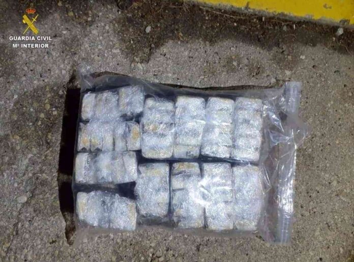 La-Guardia-Civil-aprehende-mas-de-5-kilos-de-hachis.jpg