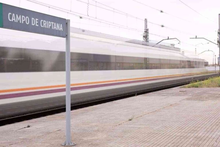 Interrupción en el servicio ferroviario entre Jaén y Madrid obliga a 200 pasajeros a esperar transporte en Alcázar de San Juan