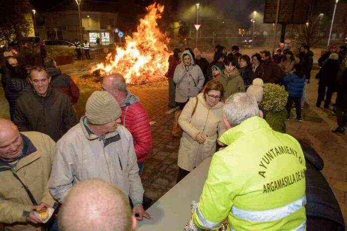 hogueras-san-anton-argamasilla-de-alba-1024x683.jpg