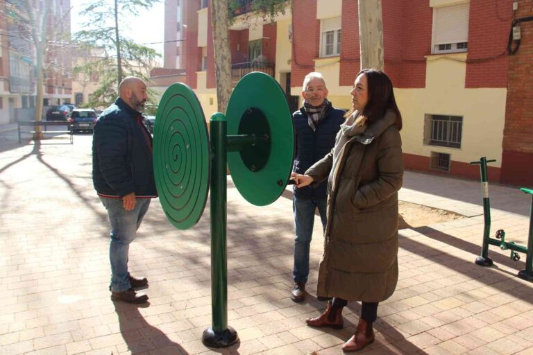 El Ayuntamiento de Alcázar de San Juan invierte 21.000 euros en la  mejora de los jardines de la Travesía de Goya