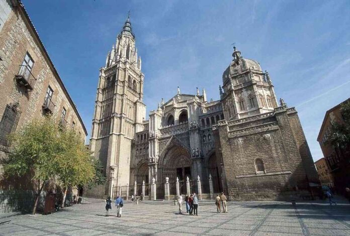 La-Catedral-de-Toledo-abrira-sus-puertas-por-la-noche.jpg