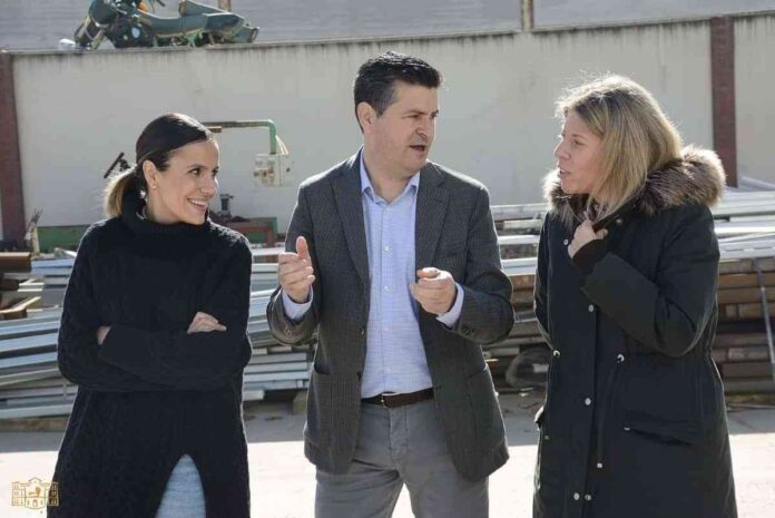 alcaldesa-tomelloso-visito-perfilados-ortiz-cano.jpg