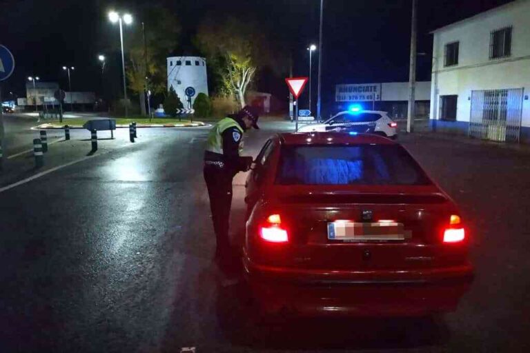 La Policía Local de Argamasilla de Alba participa en la campaña de la DGT para fomentar el uso del cinturón