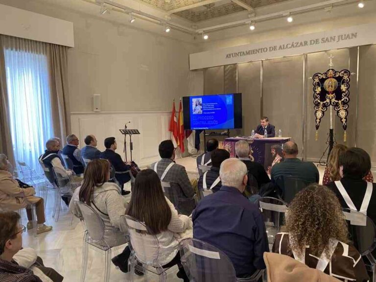 Conferencia «El juicio de Jesús» se lleva a cabo en el Salón Noble de Alcázar de San Juan