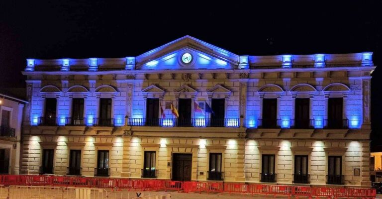 Alcázar de San Juan se viste de amarillo y azul por el Día Mundial del Síndrome de Down