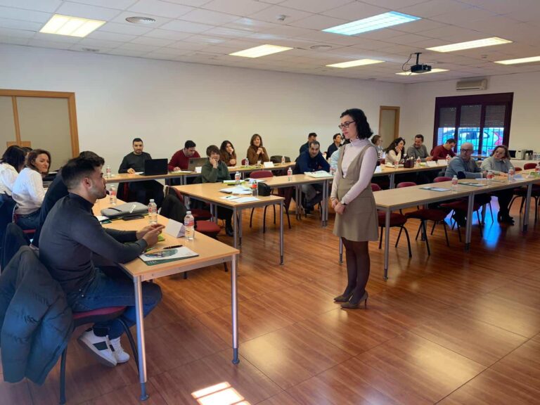 Una treintena de jóvenes de la región continúan formándose como directivos de empresas agroalimentarias gracias a Cooperativas