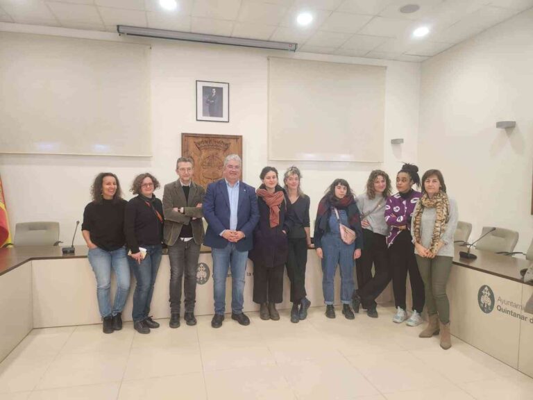 Profesoras de un instituto de París visitan el Ayuntamiento de Quintanar de la Orden
