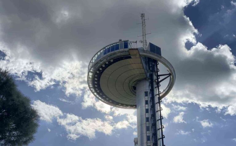 La entrada al Faro de Moncloa será gratuita con motivo de su 30º aniversario, y se inaugurará una exhibición de dibujo urbano.