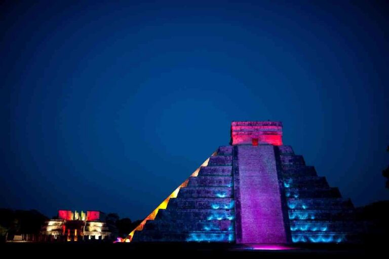 Explora la cultura Maya en la noche en Yucatán