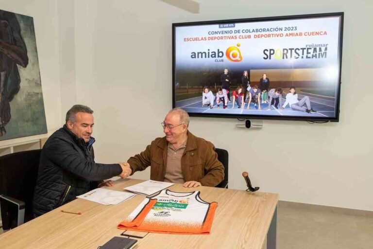 La Asociación Amiab firma un convenio de colaboración con Ecológicos Grupo Avícola Rujamar para apoyar el deporte adaptado en Cuenca