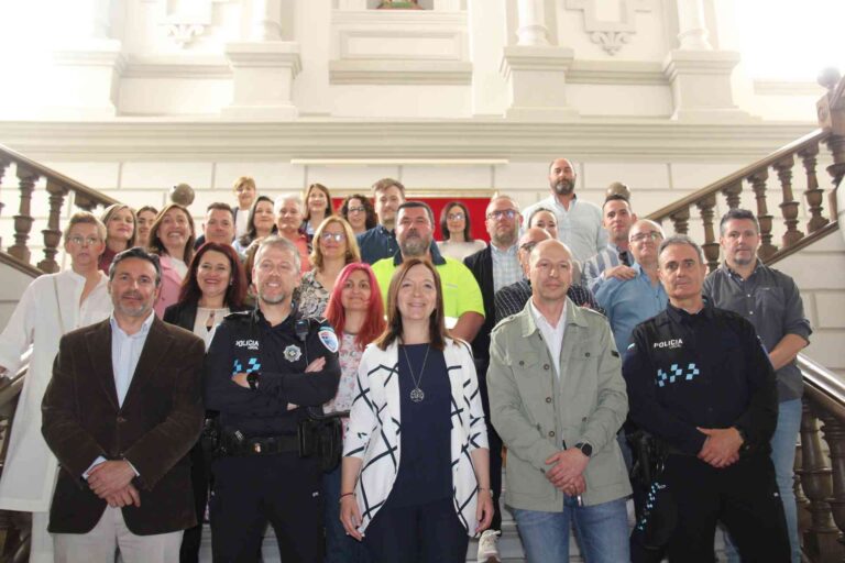 La alcaldesa da la bienvenida a los 30 nuevos empleados del Ayuntamiento de Alcázar de San Juan