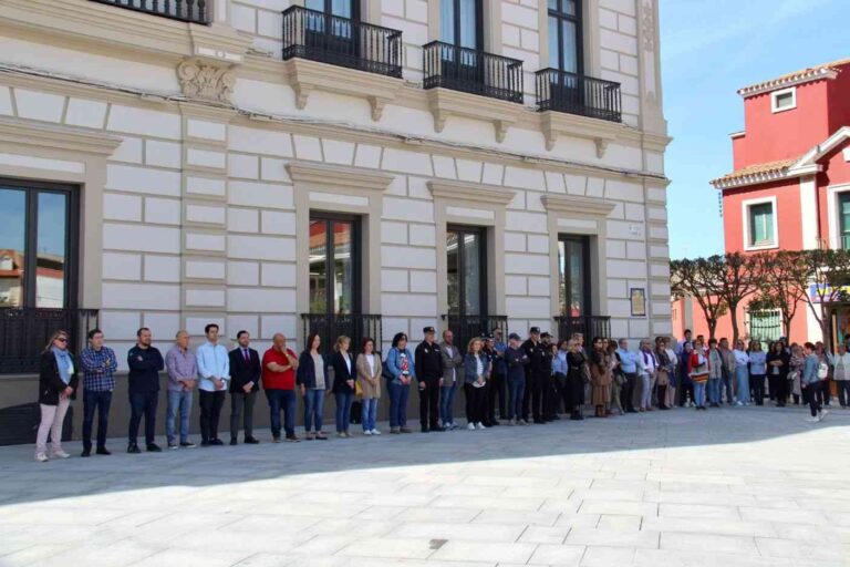 Minuto de silencio para condenar el último caso de violencia machista en Alcázar