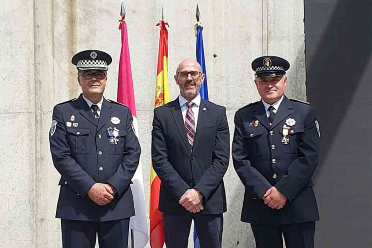 El oficial-jefe de la Policía Local de Argamasilla de Alba reconocido con la medalla de oro al mérito profesional