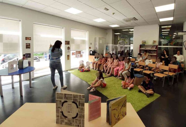 Clara Ortega para el tiempo en la Biblioteca de Quintanar