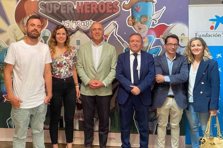 La exposicion SuperHéroes de ‘Valorarte’ impulsado por Laborvalía puede visitarse en la Posada de los Portales de Tomelloso
