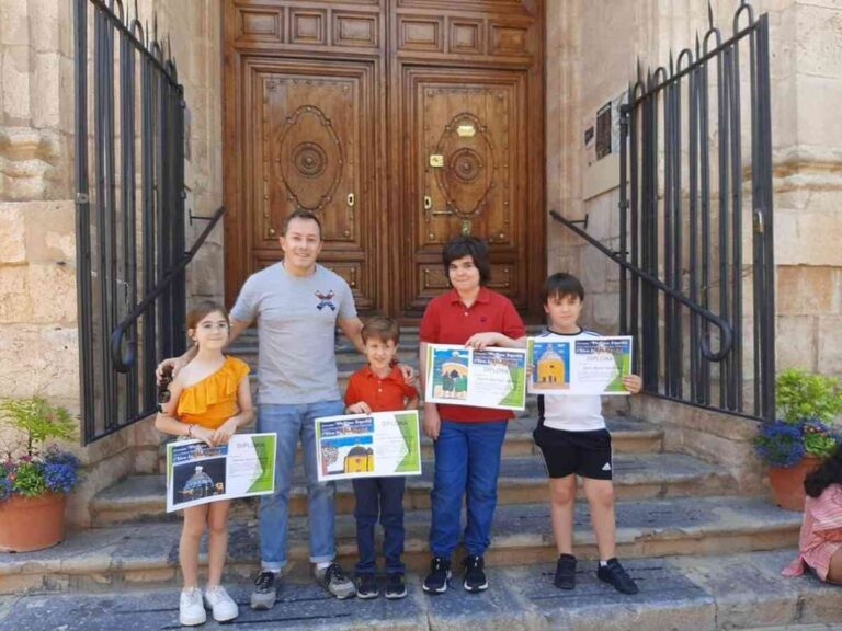 Ganadores de la 3ª edición del Concurso de Pintura Infantil ¡Viva la Torre Gorda! de las fiestas del Santísimo Cristo de la Misericordia en Miguelturra