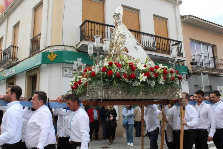 Multitudinaria Subida de la Virgen en honor a la patrona de Quintanar de la Orden