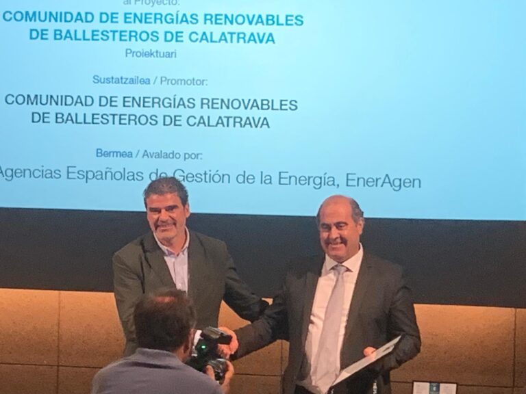 El Mercado Local de la Energía de Ballesteros, enmarcado en el proyecto ‘Calatrava Genera’, recibe el Premio EnerAgen2023