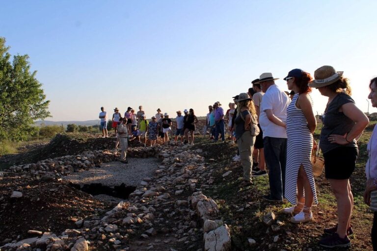 Más de 60 personas realizaron una visita guiada al Castillejo de Bonete, BIC de Terrinches, el pasado fin de semana
