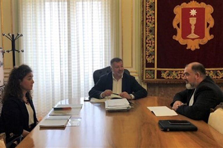 El alcalde de Cuenca se ha reunido con responsables de Afadic entidad de apoyo a familias que conviven con la discapacidad