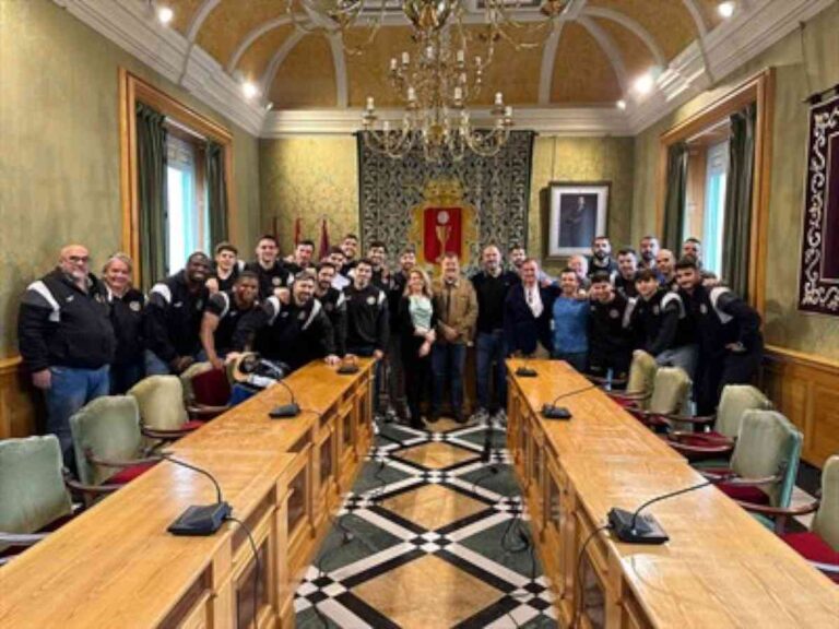 El REBI Balonmano Cuenca ha tenido una histórica temporada y una merecida recepción para celebrar en el Consistorio conquense