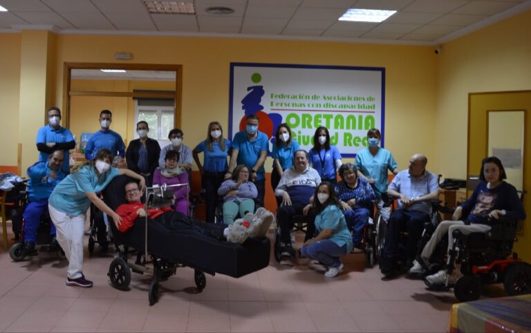 Caixabank realiza la actividad de voluntariado en su Semana Social en el Centro de Atención a Personas con Discapacidad Física “Vicente Aranda” de Oretania CR
