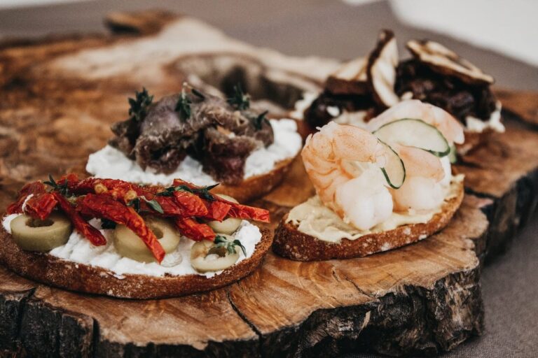 Los hosteleros continúan manteniendo la tradición de ofrecer tapa gratuita