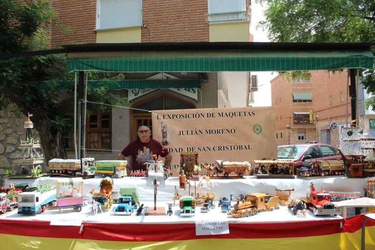 Julián Moreno expone sus maquetas por primera vez en Quintanar de la Orden
