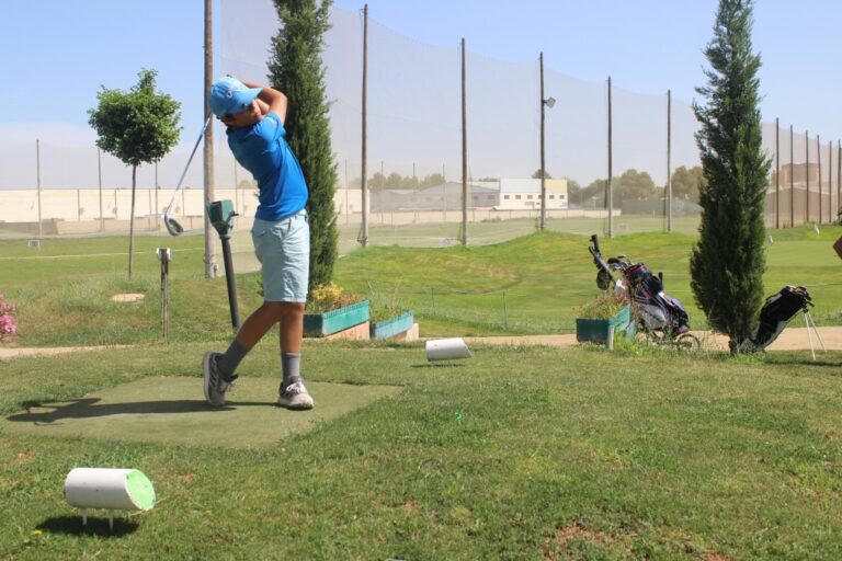 El Torneo de Golf Costaleros del Resucitado sigue ganando adeptos en su X edición