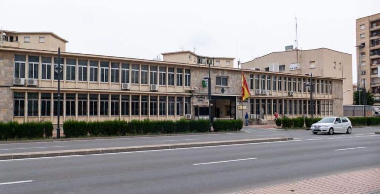 La Guardia Civil evacua de emergencia el cuartel de Cartagena ante inminente colapso