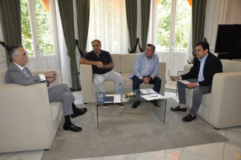 Valverde y la diputación apoyan el proyecto de Fertiberia de una nueva planta de hidrógeno renovable en Puertollano