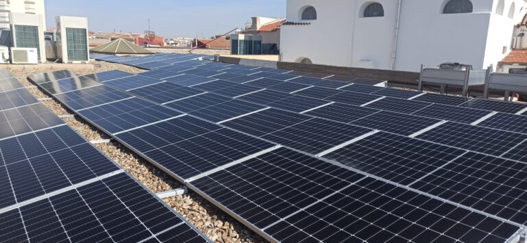 Alcázar de San Juan instala placas solares en la Casa Consistorial en un avance hacia la sostenibilidad